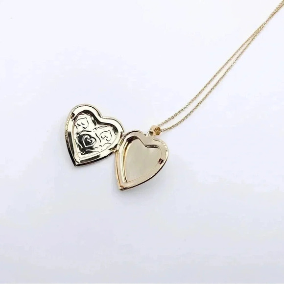 DAINTY Heart Lock Necklace | Gold Plated | Gift for Mother | - Picture 3 of 8